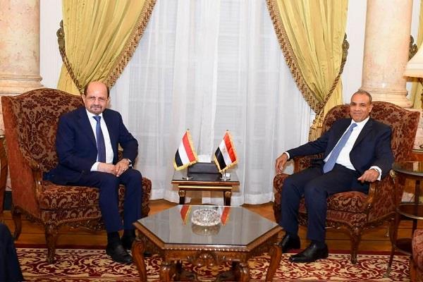 مصر تؤكد دعمها لوحدة اليمن واستقراره خلال لقاء وزير الخارجية مع نظيره اليمني 