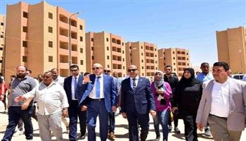 محافظ الأقصر: الدولة تولي اهتمامًا كبيرًا لمشروعات الإسكان الاجتماعي  