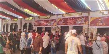 محافظة الجيزة تفتتح معرض "أهلاً مدارس" بشارع ربيع الجيزي وسط إقبال كبير من المواطنين 