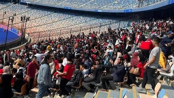 بدء تواجد جماهير مصر داخل استاد القاهرة قبل لقاء إثيوبيا  