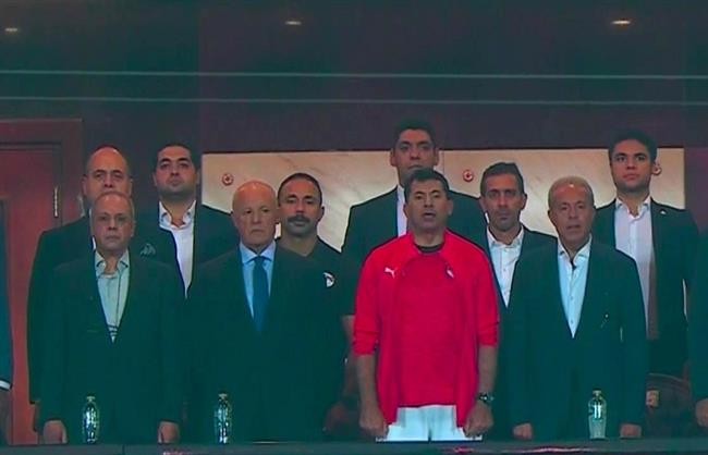 تصفيات كأس العالم.. وزير الشباب والرياضة يرتدي زي الفراعنة أمام إثيوبيا