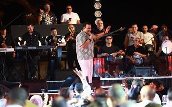 محمد فؤاد يشعل الساحل الشمالي بحفل جماهيري ضخم 
