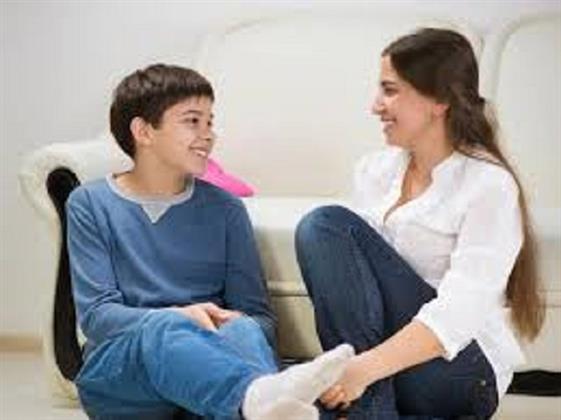 للأمهات.. كيف تعزّزين الرابط العاطفي مع ابنك وتبنين رجولته بثقة؟