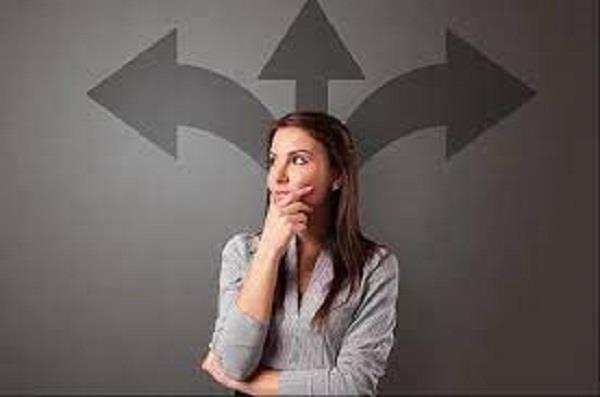 5 مواقف تجعلك تتمهلي وتفكري قبل اتخاذ قراراتك اليومية