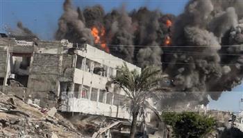 استشهاد 16 فلسطينيا بينهم 7 أطفال في قصف إسرائيلي على منازل وخيام نازحين بغزة