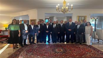 وزير الخارجية يشارك في جلسة نقاش مع كبار رجال الأعمال وقيادات غرفة التجارة في قبرص