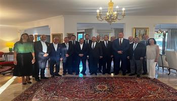 وزير الخارجية يشارك في جلسة نقاش مع كبار رجال الأعمال وقيادات غرفة التجارة في قبرص