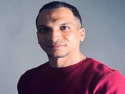 العطر والنساء والصلاة