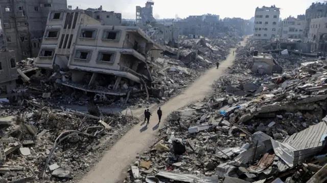 خبراء ومحللون: مصر لن تكون بوابة للتهجير ومحاولات تصفية القضية الفلسطينية "خط أحمر"