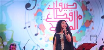 أغانى التراث الشعبي بصوت "فاطمة عادل" في مسرح ساحة الهناجر 