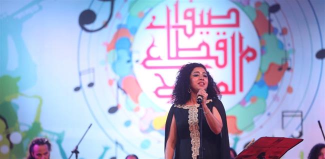 أغانى التراث الشعبي بصوت "فاطمة عادل" في مسرح ساحة الهناجر 