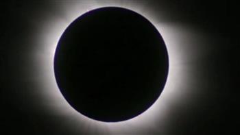 خسوف كلي يحجب القمر الليلة ويُرى بالعين المجردة