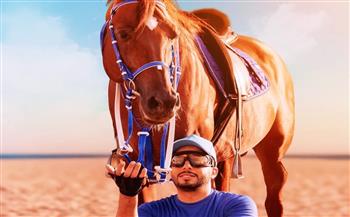عصام السقا يشارك جمهوره جلسة تصوير مع حصانه.. ويخطف الأنظار في "المشروع X"