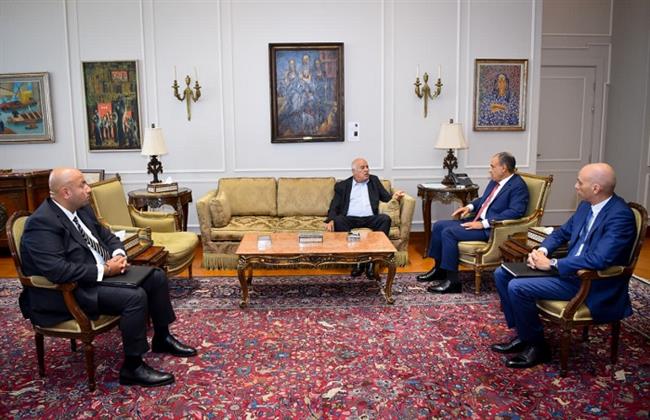 وزير الخارجية يستقبل أمين سر اللجنة المركزية لحركة فتح الفلسطينية لبحث تطورات الأوضاع في غزة