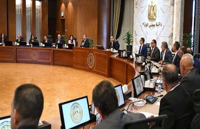رئيس الوزراء يجتمع برؤساء ومسؤولي المجالس التصديرية لبحث تشجيع المُستثمرين