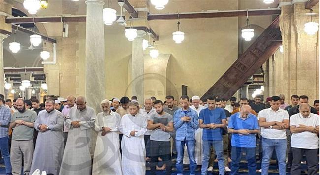 الجامع الأزهر يقيم صلاة خسوف القمر 