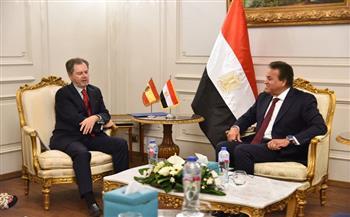 نائب رئيس الوزراء يبحث مع سفير إسبانيا بمصر سبل تعزيز التعاون في القطاع الصحي
