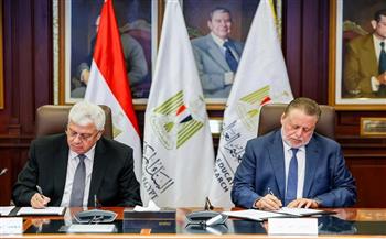 محافظ البنك المركزي ووزير التعليم العالي يوقعان بروتوكولي تعاون لتوفير منح جامعية للطلاب المتفوقين 