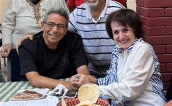 "العزيزة جدا".. محمود سعد يشارك صورا مع الفنانة سميرة أحمد  