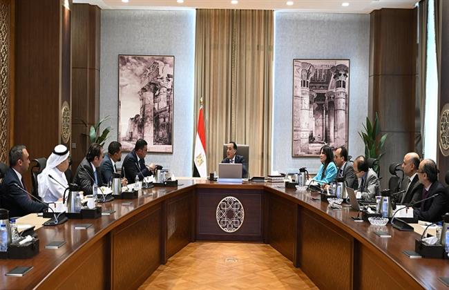 مدبولي يستعرض المقترحات المقدمة من التحالفات العالمية لإدارة حي المال والأعمال بالعاصمة الإدارية 