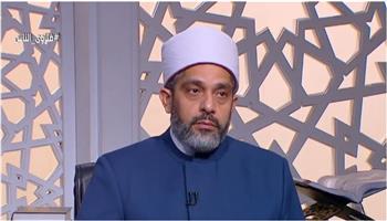 ما حكم من تخلع الحجاب أو تترك الصلاة؟.. أمين الفتوى يجيب 