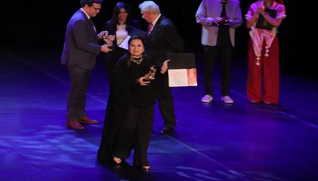 مهرجان القاهرة الدولي للمسرح التجريبي 32| العراقية شذي سالم أفضل ممثلة عن دورها في «سيرك» 