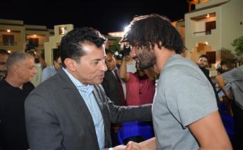 وزير الرياضة ومحافظ الإسماعيلية يدعمان منتخب مصر استعداداً لكأس العرب