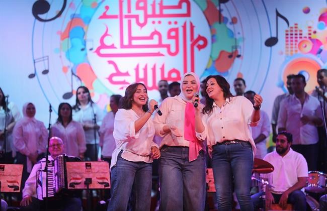 فرقة «أعز الناس» تشدو بأغانى زمن الفن الجميل بساحة الهناجر  