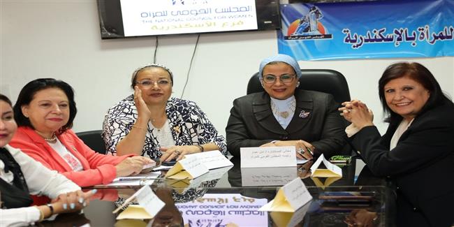 المستشارة أمل عمار تجتمع بعضوات فرع المجلس بمحافظة الإسكندرية وتشكرهم  على جهودهم 