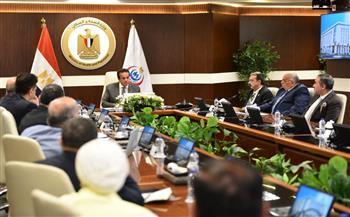 نائب رئيس الوزراء يبحث مع غرفة مقدمي خدمات الرعاية الصحية بالقطاع الخاص ضوابط الحالات الطارئة