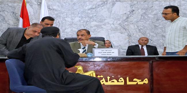محافظ سوهاج يعقد اللقاء الجماهيري الأسبوعي للاستماع إلى شكاوى وطلبات المواطنين