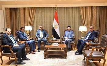 وزير الرياضة يلتقي رئيس جمعية رجال الأعمال الأفارقة لفتح فرص استثمارية   