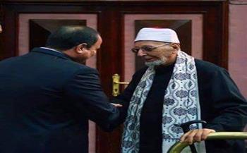 في ذكرى وفاته.. معلومات عن الشيخ عبد الحكيم عبد اللطيف الذي كرّمه الرئيس السيسي لخدمته للقرآن 