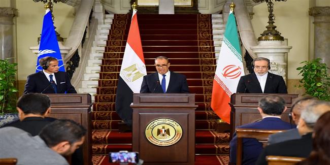 القاهرة تستضيف اجتماعا ثلاثيا بين وزير الخارجية ونظيره الإيراني ومدير وكالة الطاقة الذرية