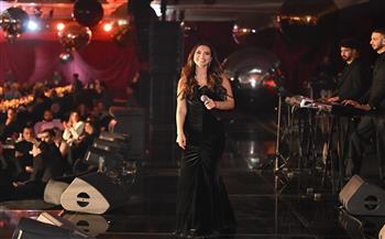 كارمن سليمان تشعل أضخم حفلات رأس السنة بأغاني "لينا رقصة" و"أصح غلطة" في القاهرة الجديدة 