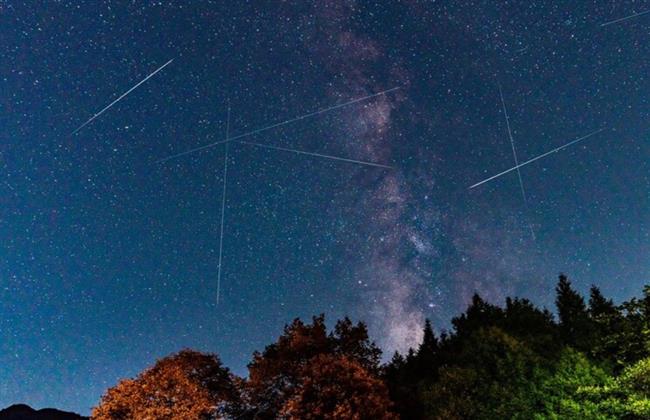 خلال أيام.. زخات شهب الرباعيات تُزيّن السماء