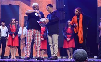 تامر عبدالمنعم يحتفل مع جمهور مسرح البالون في ليلة رأس السنة 