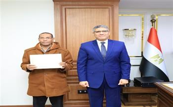 محافظ الجيزة يكرم المتميزين بإدارة الحملة بالديوان العام والجهات التابعة للمحافظة