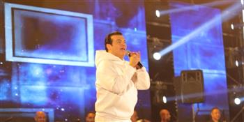 بـ 3 حفلات.. إيهاب توفيق يشعل حفلات رأس السنة بأغانيه الرومانسية   
