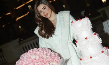يارا السكري تحتفل  بعيد ميلادها مع صديقاتها 