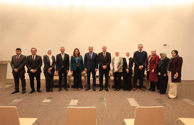 وزير السياحة والآثار ووزيرة التنمية المحلية يتسلمان تقرير البصمة الكربونية لحفل الافتتاح للمتحف المصري الكبير