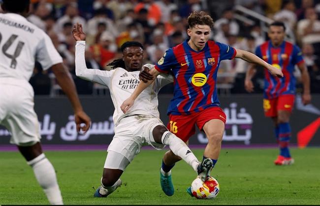 انطلاق قمة ريال مدريد وبرشلونة فى نهائى كأس السوبر الاسباني في جدة 