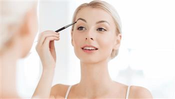 بأقل التكاليف.. إليكِ أسهل طريقة لمكياج يمنحك إطلالة أنيقة 