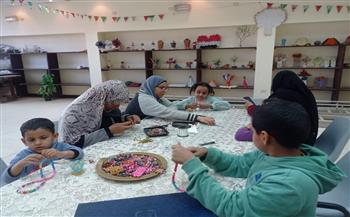 ورشة مشغولات يدوية بالخرز بقصر ثقافة برج العرب