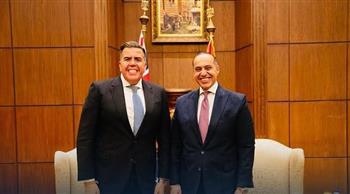 المستشار محمود فوزي يشيد بسن قانون في أستراليا يحمي الأطفال من قضاء ساعات ممتدة على السوشيال ميديا