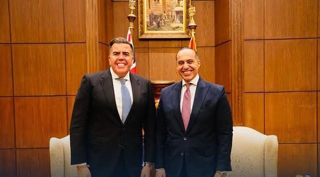 المستشار محمود فوزي يشيد بسن قانون في أستراليا يحمي الأطفال من قضاء ساعات ممتدة على السوشيال ميديا