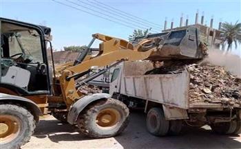 رفع 80 طن قمامة وأتربة ومخلفات صلبة فى حملة نظافة بشوارع جهينة بسوهاج