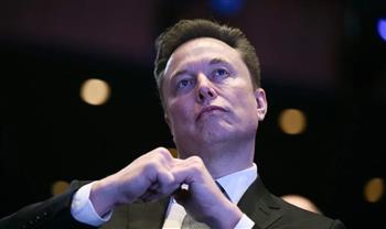 بسبب صور «جروك» الفاضحة.. أزمة بين إيلون ماسك والحكومة البريطانية