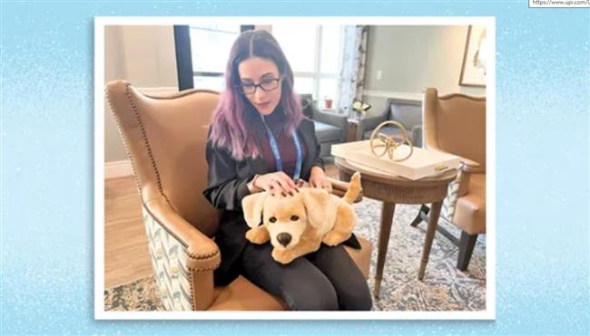 "جيني" أول كلبة روبوتية تساعد مرضى الزهايمر