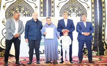 محافظ الجيزة يسلم عقود 256 وحدة سكنية كاملة التجهيز لمتضرري السيول بالصف